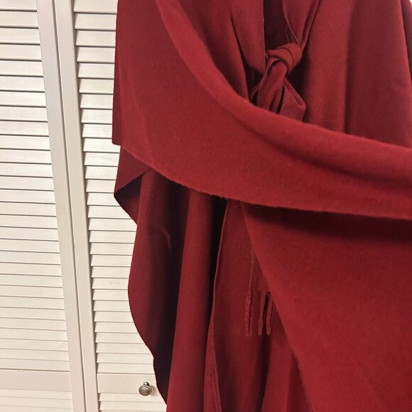 New. 100% Wool Poncho/Cape with Scarf: One Size - Picture 11 of 13